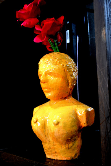 "GIRL WITH FLOWERS" başlıklı Heykel Anandswaroop Manchiraju tarafından, Orijinal sanat, Rezine