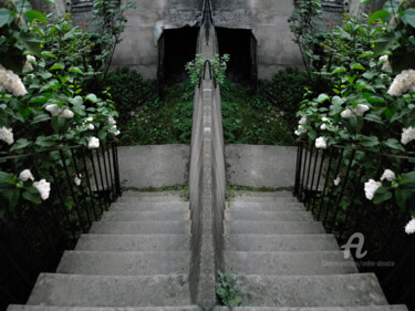 Photographie intitulée "escaliers Ivry sur…" par André Boulze, Œuvre d'art originale