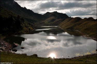 Photographie intitulée "Le lac de Lessy  (1…" par André Galvan, Œuvre d'art originale