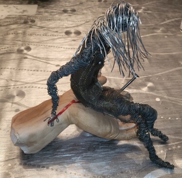 Sculpture intitulée "Au creux de ta main…" par André Marot, Œuvre d'art originale, Fil de fer