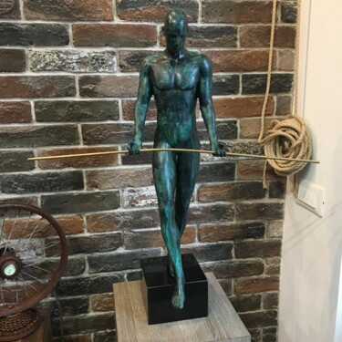 Sculptuur getiteld "BALANCE MAN (BRONZE…" door Andrea Giorgi, Origineel Kunstwerk, Bronzen