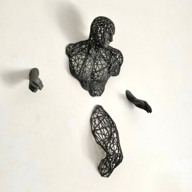雕塑 标题为“WARRIOR grey 2/5” 由Andrea Giorgi, 原创艺术品, 塑料