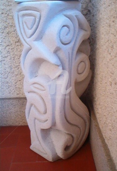 「Escultura em Hi Tong」というタイトルの彫刻 André Da Luz (luxbridge)によって, オリジナルのアートワーク