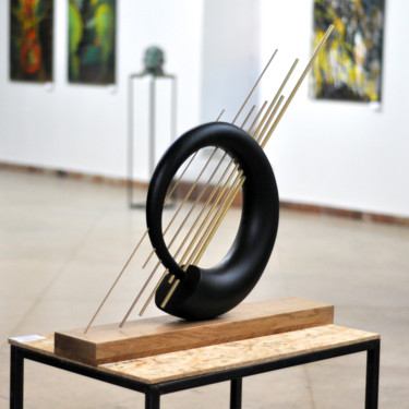Skulptur mit dem Titel ""Through"" von Andrij Savchuk, Original-Kunstwerk, Holz