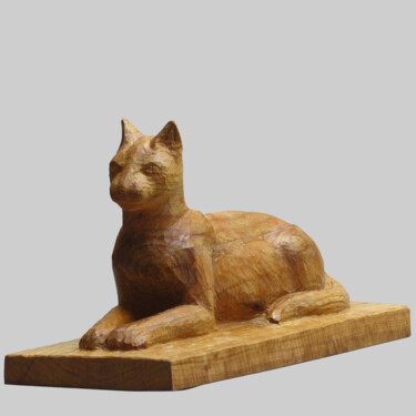 Escultura titulada "Sphinx Katze" por Angelika Kienberger, Obra de arte original, Madera