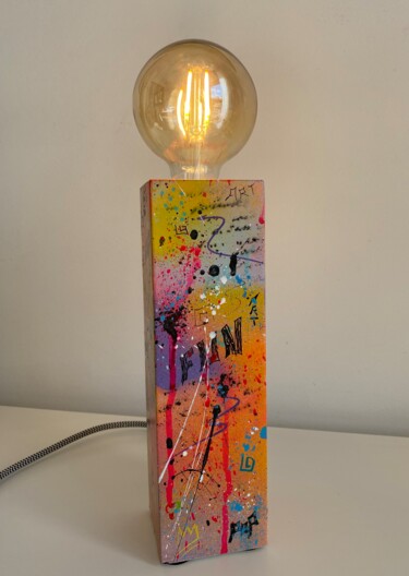 Design intitulée "Lampe Pop Art n•1" par Angélique Louail, Œuvre d'art originale, Luminaire