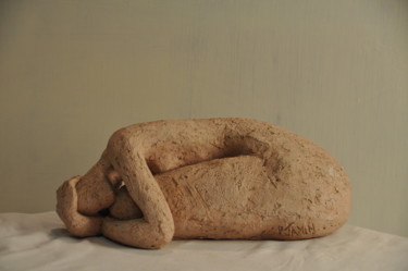Skulptur mit dem Titel "Femme lovée II" von Philippe Jamin, Original-Kunstwerk, Terra cotta