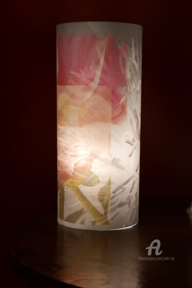 Diseño titulada "Lampe Pivoine d'Hiv…" por Anh Luz, Obra de arte original, Luminaria