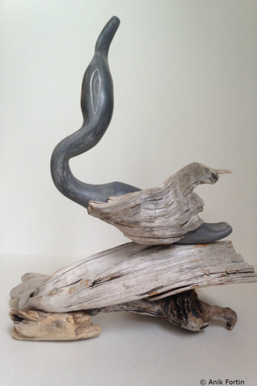 Sculpture titled "Grue en grisaille" by Anik Fortin, Original Artwork, Ceramics