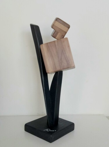 Escultura intitulada "Grande cubo in noce" por Anna Beltrame A＋D Art, Obras de arte originais, Madeira