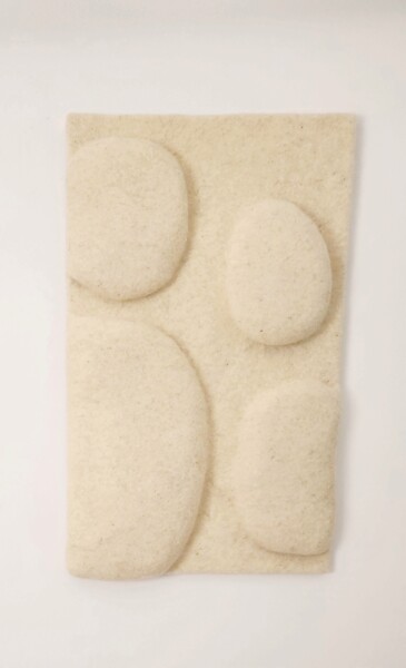 Arte textil titulada "Tender Stones.2" por Anna Carmona, Obra de arte original, Fibra textil Montado en Panel de madera