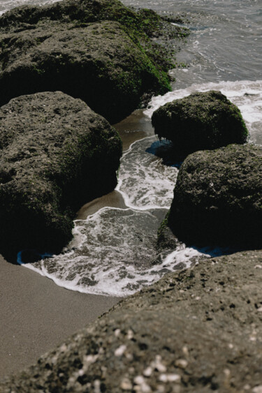 Photographie intitulée "Stones, Waves, and…" par Anna Ril, Œuvre d'art originale, Photographie numérique