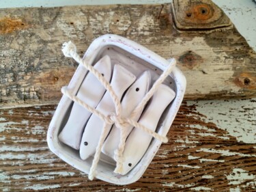 Sculpture intitulée "Boîte de 8 sardines…" par Anne Cabon, Œuvre d'art originale, Céramique