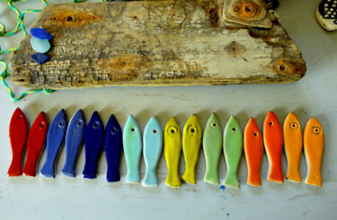 Escultura titulada "16 sardines déco et…" por Anne Cabon, Obra de arte original, Terracota