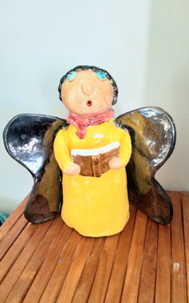 Sculpture titled "Ange naïf jaune en…" by Anne Cabon, Original Artwork, Ceramics