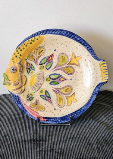 Sculpture titled "assiette poisson en…" by Anne Cabon, Original Artwork, Ceramics