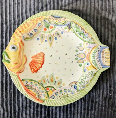 Scultura intitolato "Assiette forme pois…" da Anne Cabon, Opera d'arte originale, Ceramica