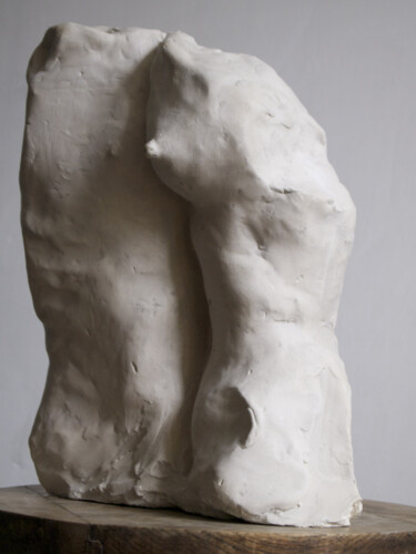 Скульптура под названием "Petite Pietà" - Anne Cardot, Подлинное произведение искусства, Гипс