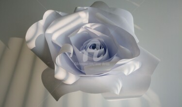 Artisanat intitulée "Rose de papier et d…" par Anne D'Orion, Œuvre d'art originale