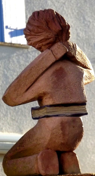 Sculpture titled "Ecrire son livre av…" by Anne Marie Mermet, Original Artwork, Terra cotta