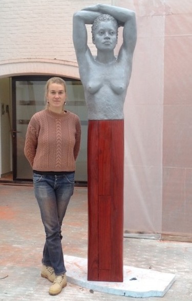 Escultura intitulada "Nigeria" por Annelies Adriaensen, Obras de arte originais, Madeira