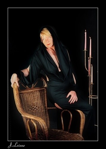 Photographie intitulée "Robe longue" par Annick Terwagne, Pastelliste De La Fémin, Œuvre d'art originale