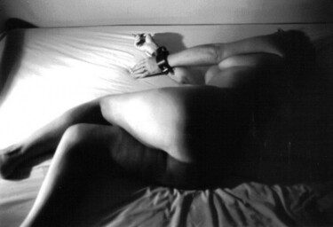 Photographie intitulée "Menottée." par Annick Terwagne, Pastelliste De La Fémin, Œuvre d'art originale
