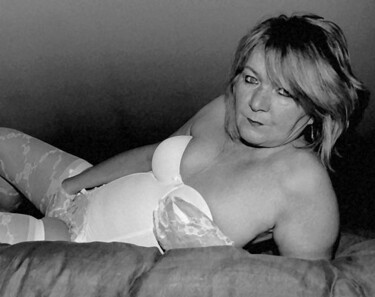Photographie intitulée "Fine lingerie" par Annick Terwagne, Pastelliste De La Fémin, Œuvre d'art originale
