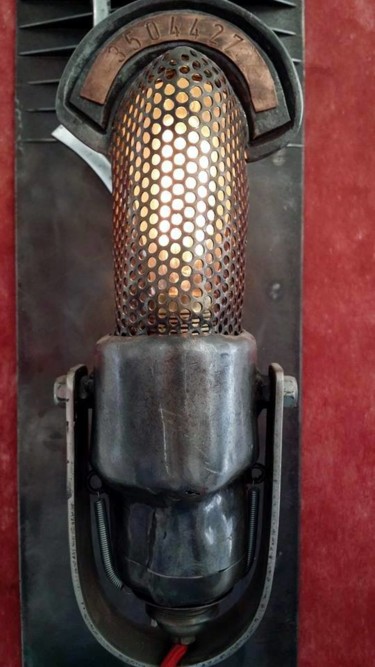 Sculpture intitulée "Microphone "1930"" par Anthony Gosselin, Œuvre d'art originale, Métaux