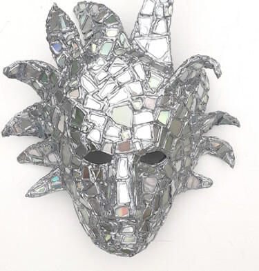 Sculptuur getiteld "Mirror Crown Mask -…" door Anthony Saldivar, Origineel Kunstwerk, Acryl