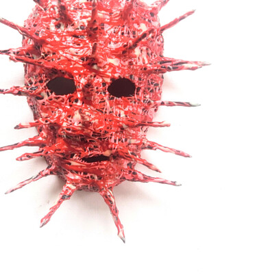 Scultura intitolato "Red Spiked Mask - O…" da Anthony Saldivar, Opera d'arte originale, Acrilico