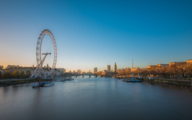 Photographie intitulée "LONDON RISES" par Antoine Barthelemy, Œuvre d'art originale, Photographie numérique