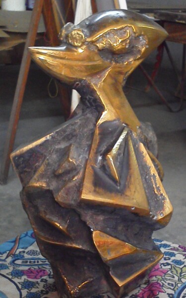 Sculpture titled "oiseau rare" by Antoine Etumbuluku Etena, Original Artwork, Bronze