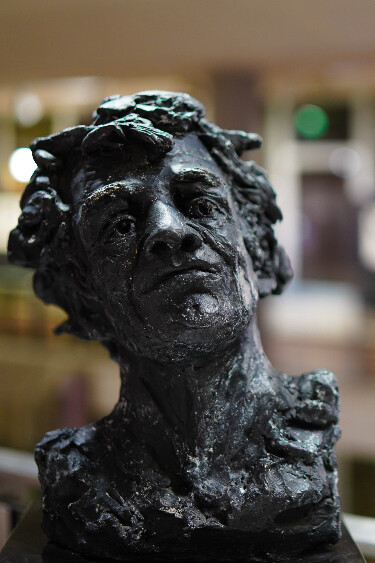 Sculpture titled "Le Musicien" by Antoinette Rozan, Original Artwork, Bronze