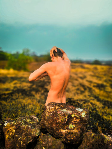 Birth of the bones of the earth at dawn. A series "I-object" Photographie intitulée "Birth of the bones…" par Anton Romanov, Œuvre d'art originale, Photographie numérique