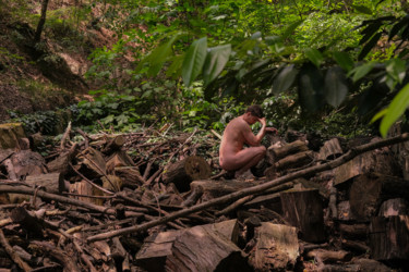 Reflections of a naked man among the stumps.Series "I-object Photographie intitulée "Reflections of a na…" par Anton Romanov, Œuvre d'art originale, Photographie numérique