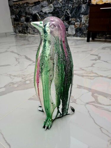 Sculpture intitulée "My penguin 🐧" par Antoni Dragan, Œuvre d'art originale, Résine