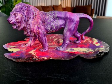 Sculpture titled "Lion walking throug…" by Antoni Dragan, Original Artwork, Resin