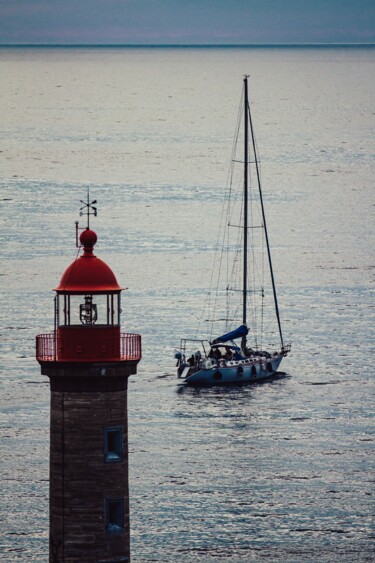 Fotografia intitolato "Phare & Boat" da Antonin Borie, Opera d'arte originale, Fotografia digitale