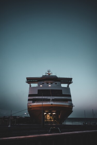 Photographie intitulée "Inside da Boat" par Antonin Borie, Œuvre d'art originale, Photographie numérique