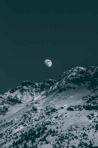 Fotografie mit dem Titel "Moon on the Rock" von Antonin Borie, Original-Kunstwerk, Digitale Fotografie