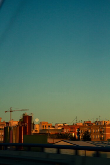 Фотография под названием "Alicante and moon b…" - Antonin Borie, Подлинное произведение искусства, Цифровая фотография