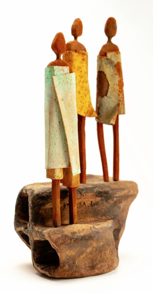 Escultura intitulada "TRIO SOBRE LADRILLO" por Antonio Martinez Ruiz, Obras de arte originais, Madeira