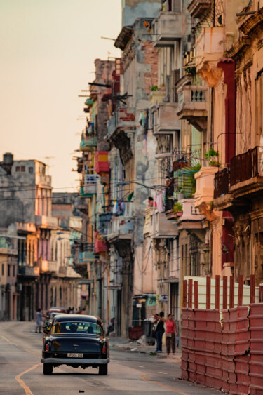 Photographie intitulée "Centro Habana" par Antonio Schubert, Œuvre d'art originale, Photographie numérique