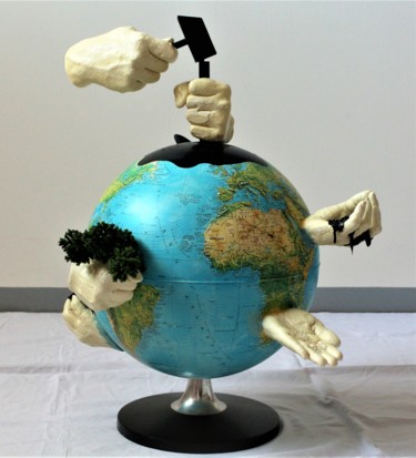AUTODISTRUZIONE Scultura intitolato "AUTODISTRUZIONE" da Antonio Fumagalli, Opera d'arte originale, Resina