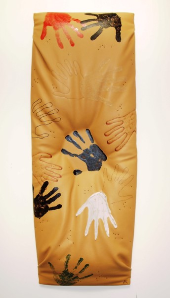 Scultura intitolato "Mani sulla pelle" da Antonio Fumagalli, Opera d'arte originale, Altro