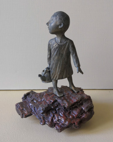 Скульптура под названием "Мальчик с чайником." - Roman Antonov, Подлинное произведение искусства, Дерево