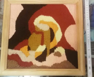 Textielkunst getiteld "mother and child" door Dari Ja, Origineel Kunstwerk, Tapijtwerk Gemonteerd op Frame voor houten branc…