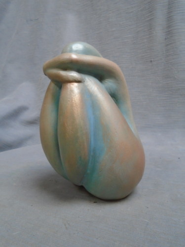 Skulptur mit dem Titel "Femme oeuf" von Marie Ruiz, Original-Kunstwerk, Keramik