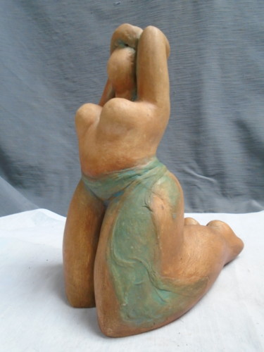 Sculpture titled "Femme à genoux drap…" by Marie Ruiz, Original Artwork, Terra cotta